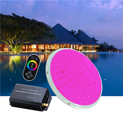 Luci dała piscina esterna